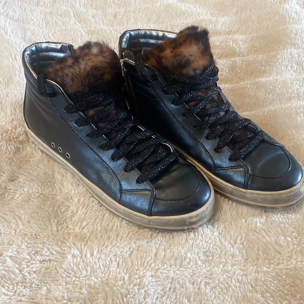 P448 Black High-Top Athletic Shoes